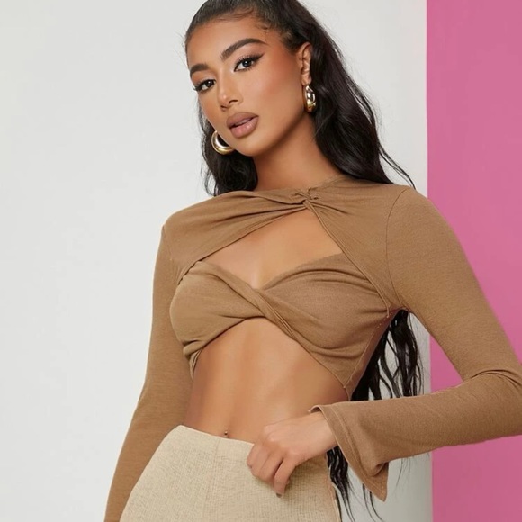 SHEIN Tops - SHEIN Twist Cut Out Front Crop Top